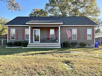 208 E Jackson Street Coats, NC 27521