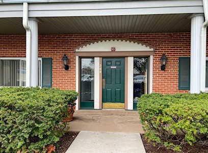 706 E Algonquin Rd #202 Arlington Heights, IL 60005