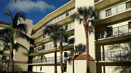 2105 Lavers Cir #108 Delray Beach, FL 33444