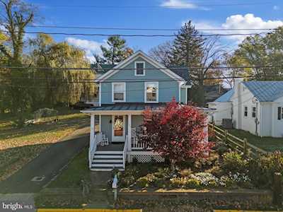 160 N Hatcher Ave Purcellville, VA 20132