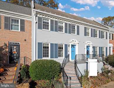 1106 Brentfield Dr Mclean, VA 22101