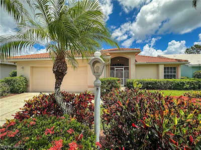 2121 Rio Nuevo Dr North Fort Myers, FL 33917