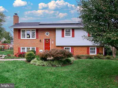 15002 Tarleton Dr Centreville, VA 20120