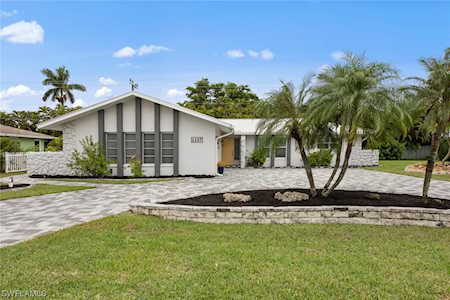 1137 N Town And River Dr Fort Myers, FL 33919