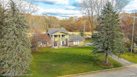 1481 Winter Ln Brighton, MI 48114
