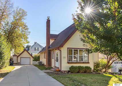 5817 Poppleton Ave Omaha, NE 681060000