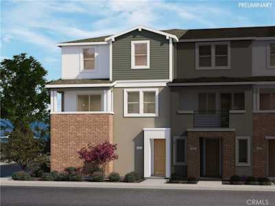 202 Lockhart Way West Covina, CA 91790