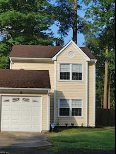 8 Seaton Circle Chesapeake, VA 23320