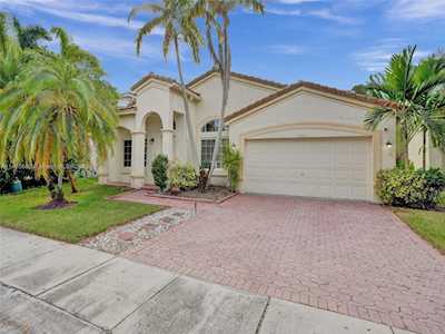 1633 E Harmony Lake Cir Davie, FL 33324