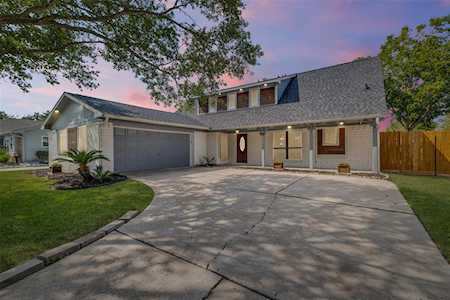 9907 Sagerock Dr Houston, TX 77089