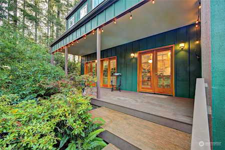 7169 NE Hidden Cove Rd Bainbridge Island, WA 98110