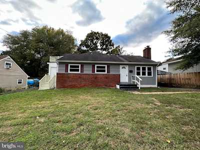 13204 Treetop Ct Woodbridge, VA 22191