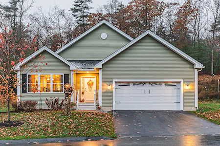 23 Quince Hill Dr Hooksett, NH 03106