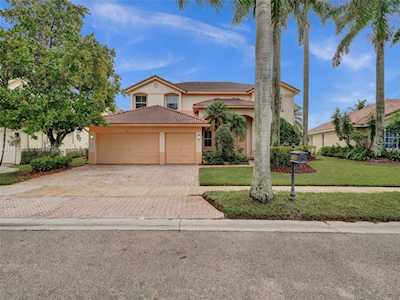 827 Regal Cove Rd Weston, FL 33327