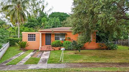 1153 NE 158th St North Miami Beach, FL 33'162