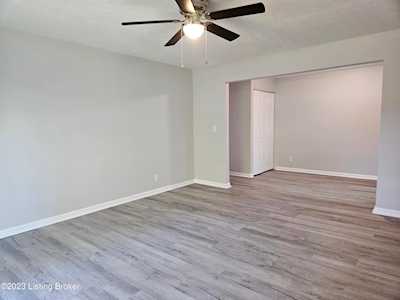 3505 Lodge Ln #210 Louisville, KY 40218