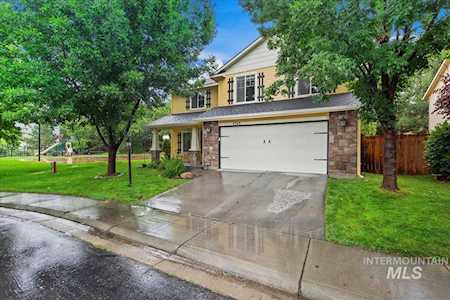 4348 S Wagon Train Ln Boise, ID 83716