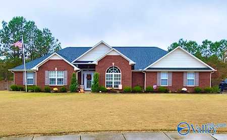 16547 Woodhaven Drive Athens, AL 35613