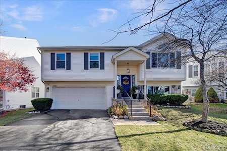 2561 Nichols Ct Westland, MI 48186