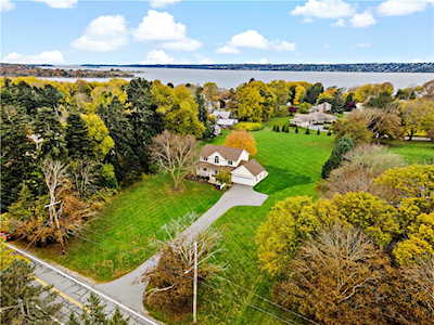487 Nanaquaket Rd Tiverton, RI 02878