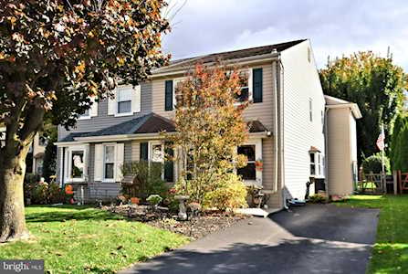14 Brownstone Dr Horsham, PA 19044