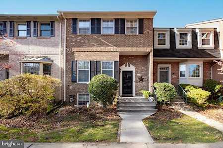8204 Cedar Landing Ct Alexandria, VA 22306