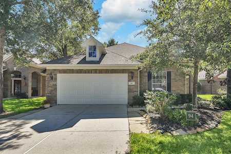 94 N Dylanshire Circle Conroe, TX 77384