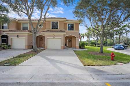 395 River Bluff Lane Royal Palm Beach, FL 33411