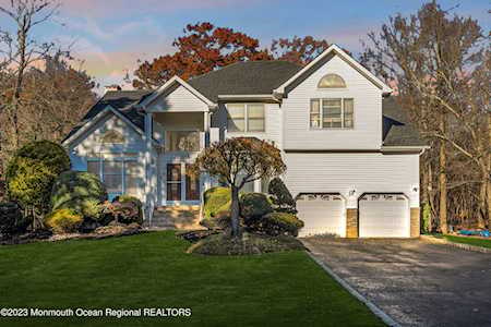50 Oxford Rd Manalapan, NJ 07726