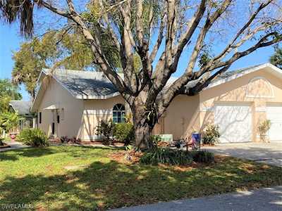 12303 Londonderry Ln Bonita Springs, FL 34135