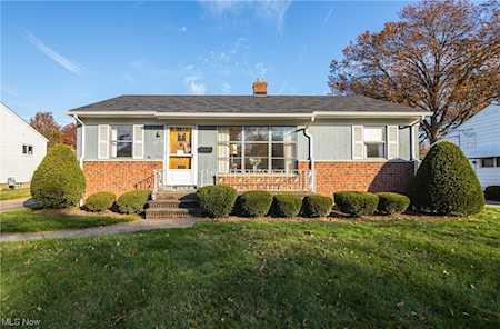 26726 Henry Rd Bay Village, OH 44140