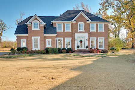 2318 Laurelton Creek Ln Chattanooga, TN 37421