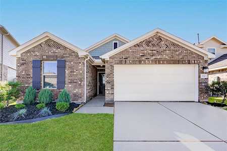 850 Deerhurst Ln Magnolia, TX 77354