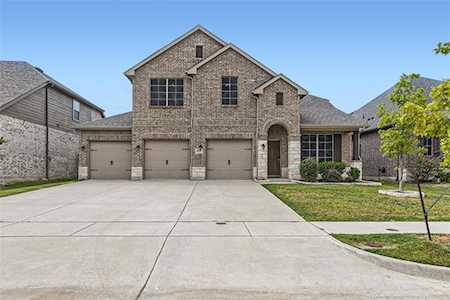 2817 Stallion Trail Way Aubrey, TX 76227