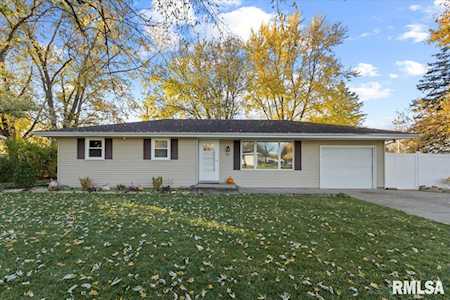 207 James Parkway Washington, IL 61571