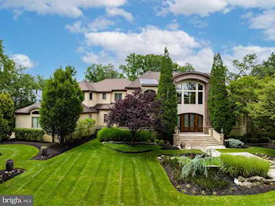 4 Southwood Dr Cherry Hill, NJ 08003