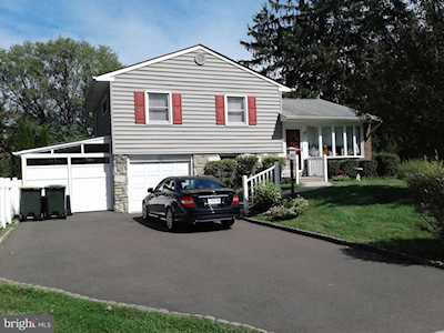 11 Russell Rd Willow Grove, PA 19090