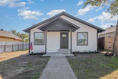 3206 Bideker Avenue Fort Worth, TX 76105