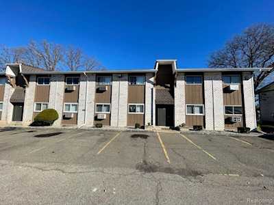 7622 Woodview St #2 Westland, MI 48185