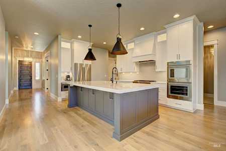 1302 W Peak Bello St Eagle, ID 83616-7011