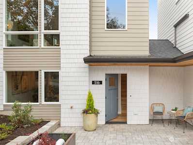 516 N 61st St Seattle, WA 98103