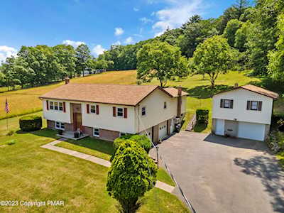 3262 Ross Rd Saylorsburg, PA 18353