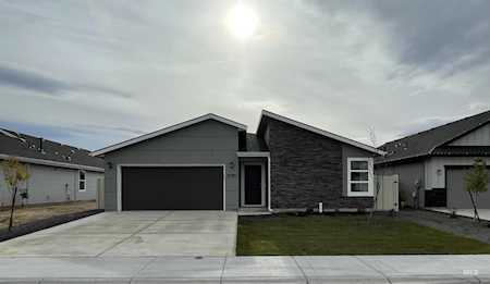 10385 Blackpool Ridge St. Nampa, ID 83687