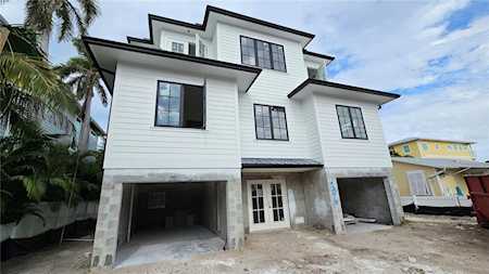 106 5th St S Bradenton Beach, FL 34217