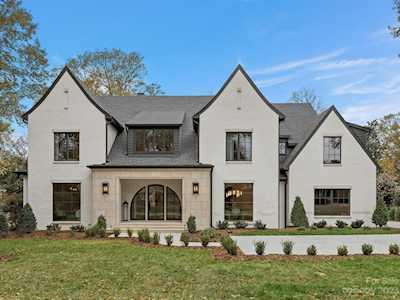 3272 Foxcroft Rd Charlotte, NC 28211