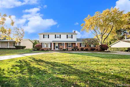 16174 Andover Dr Clinton Township, MI 48035