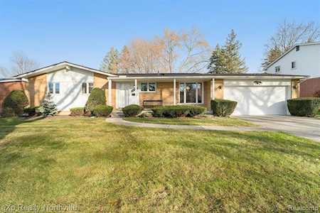 34228 Grove Dr Livonia, MI 48154