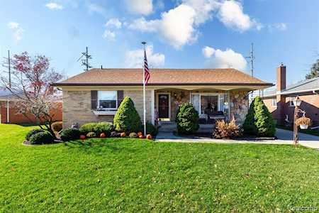 5721 Cambourne Rd Dearborn Heights, MI 48127