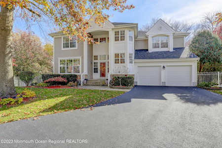 15 Dorchester Ct Matawan, NJ 07747