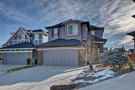 86 Cranarch View SE Calgary, AB T3M 2J3